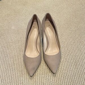 Marc Fisher Zara nude beige suede pointy toe pump size 10